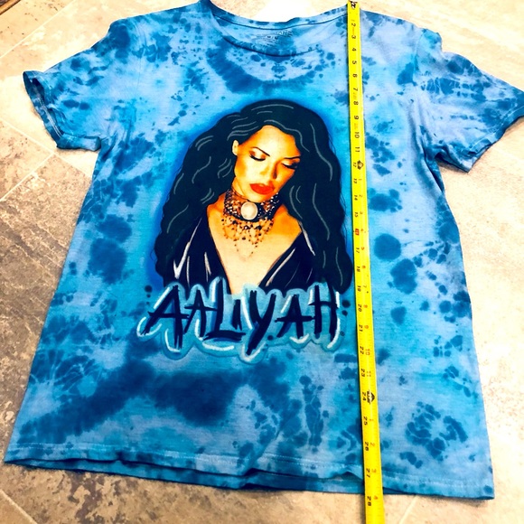 🎼AALIYAH🎼Upcycled Tie Dyed SS Shirt in Blue 🎼Measurements in Pics🎼 - Picture 7 of 10